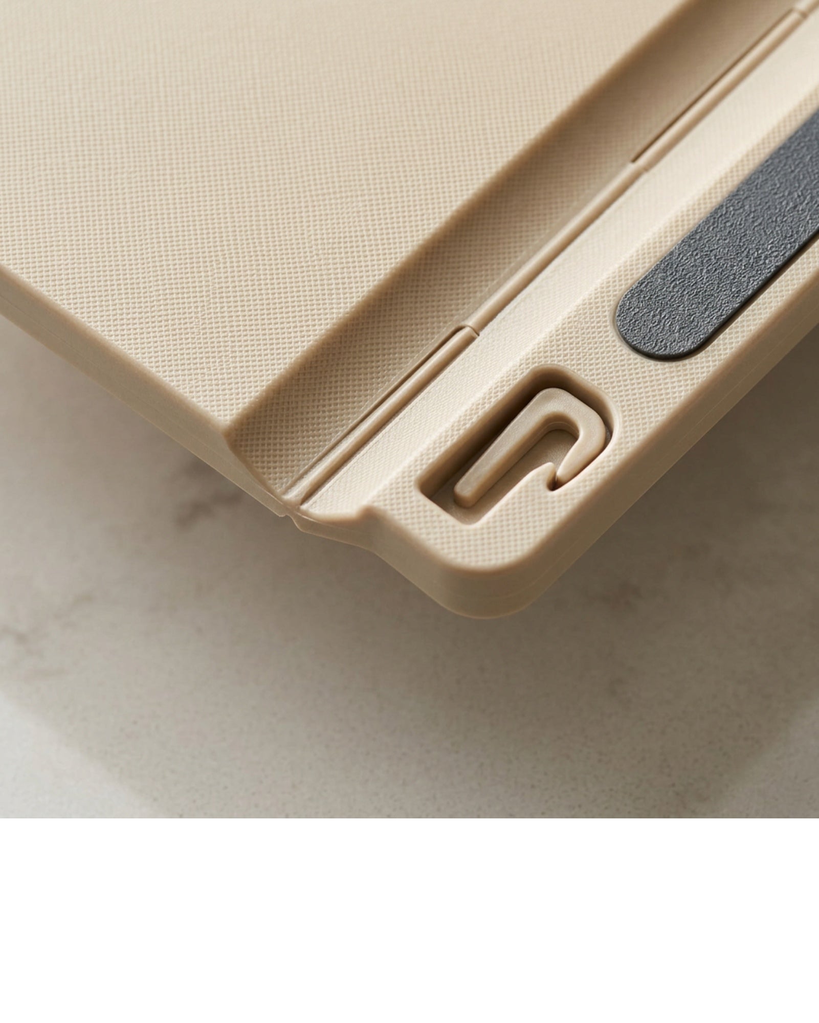 Thwgf Fold-and-Pour Polypropylene Cutting Board 36 x 25 cm Sand - Detail view