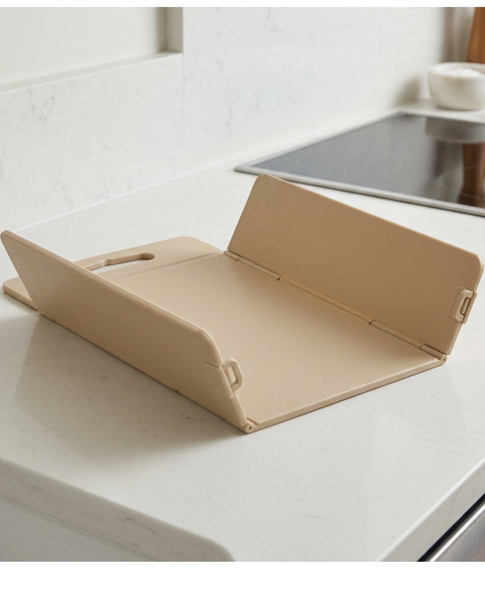 Thwgf Fold-and-Pour Polypropylene Cutting Board 36 x 25 cm Sand - Lifestyle view